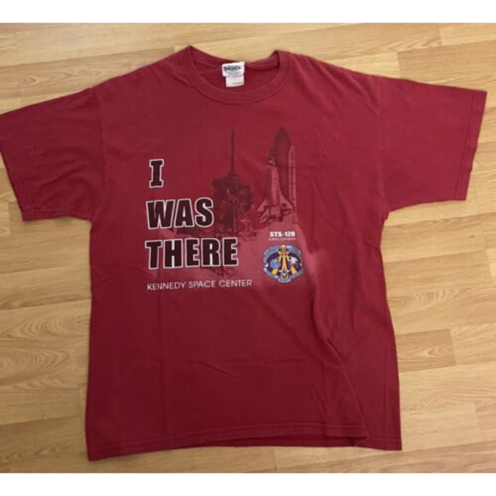 Vintage 90s NASA Kennedy Space Center T-Shirt SZ L STS-128 Discovery Tee